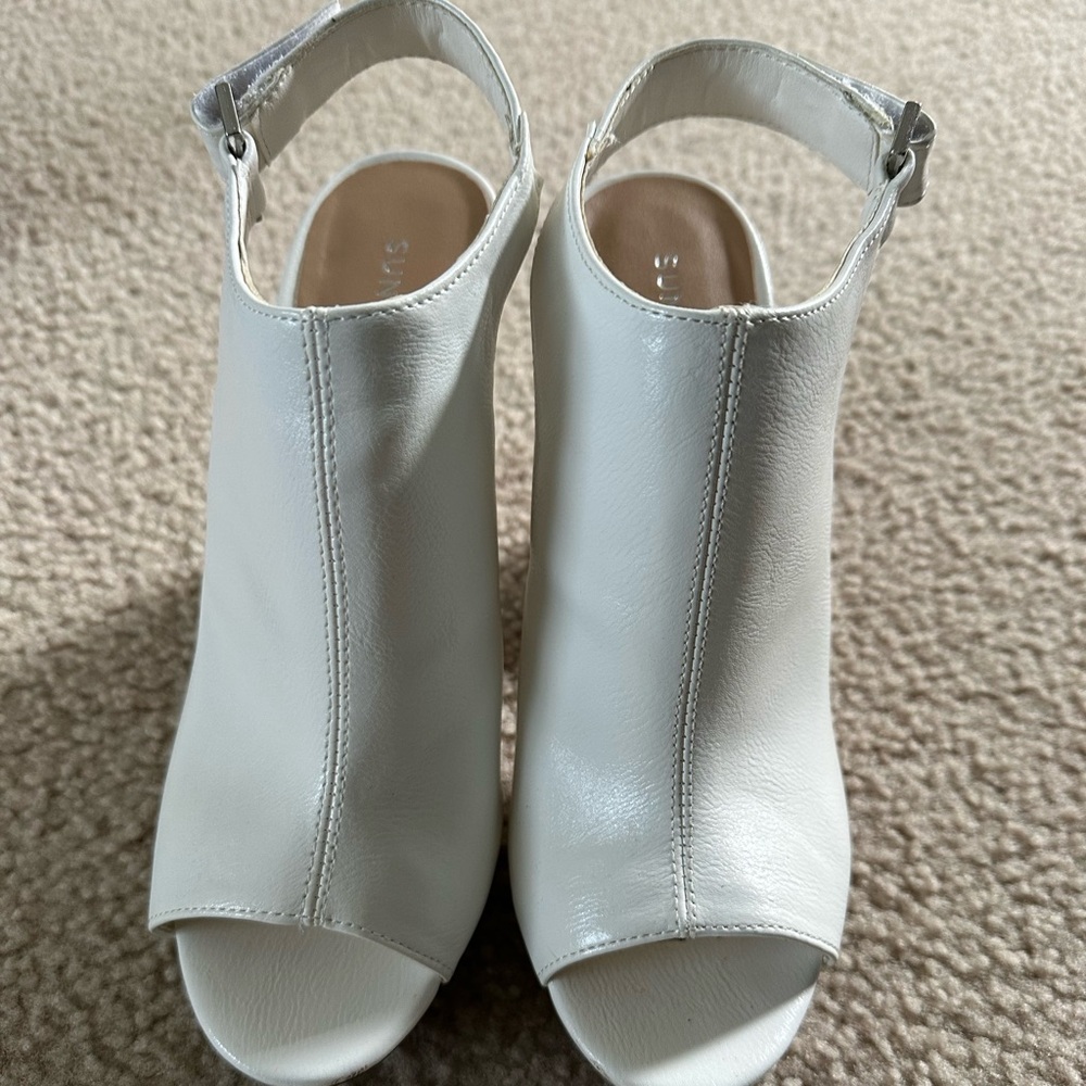 Sun & Stone open toe shoes size 8